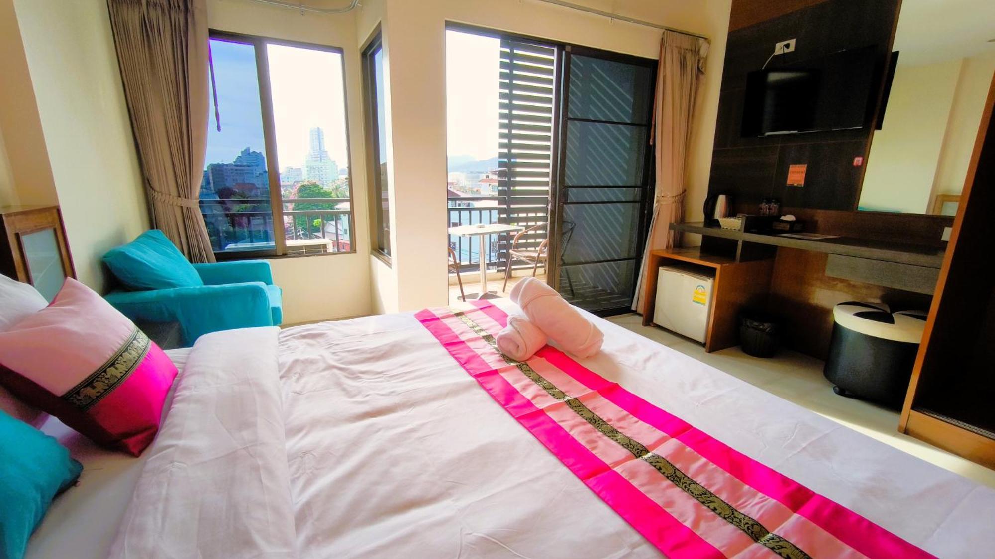Lucky Buako Hotel Patong Bagian luar foto