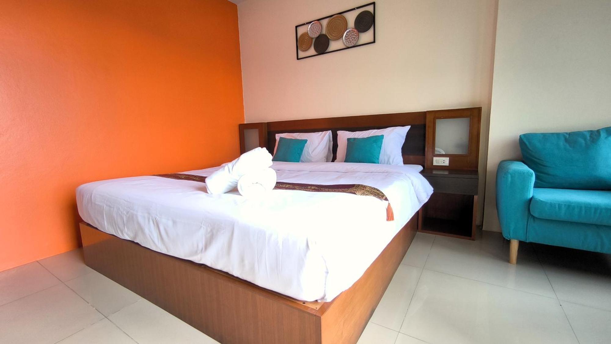 Lucky Buako Hotel Patong Bagian luar foto
