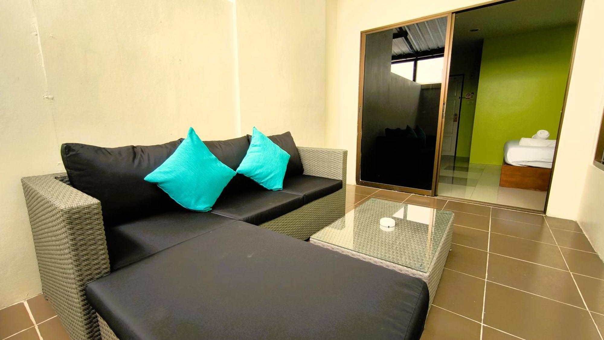Lucky Buako Hotel Patong Bagian luar foto