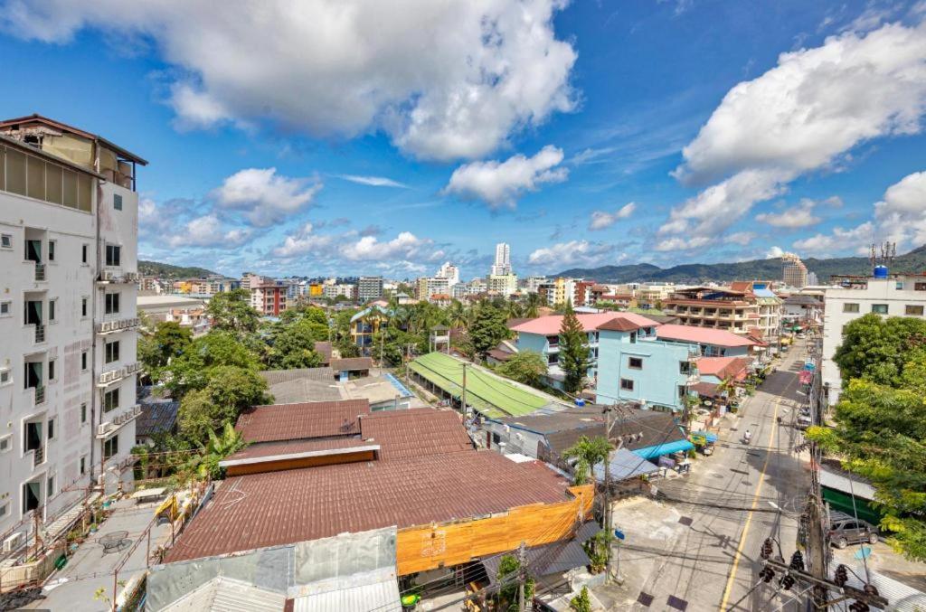 Lucky Buako Hotel Patong Bagian luar foto